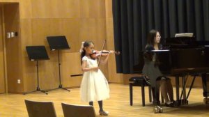 Julia Raphaela Kasprzak 7years old 1/4 violin Accolay concerto