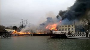 Сгорел ресторан "Петровский причал"
