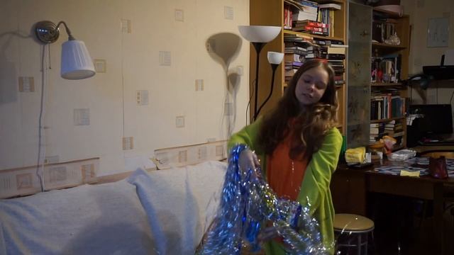 Украшаю дом на Новый Год) Красивые слоумо с дождиком | Ксюша Melocoton смотреть онлайн