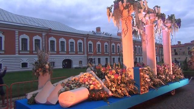 Светящие  цветы  в  Петропавловской  крепости  29 08 2020г