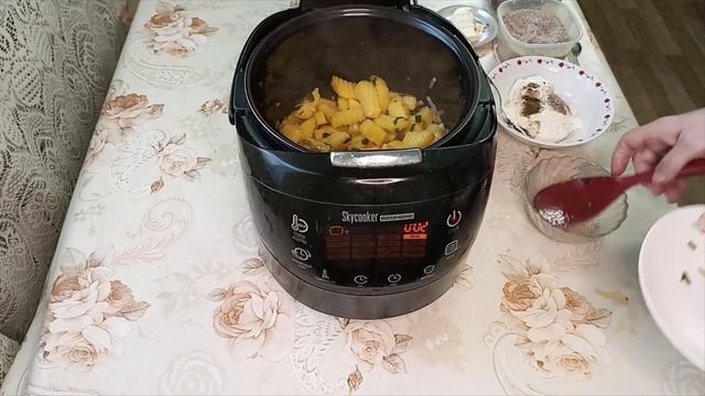 Картошка тушёная со сметаной в мультиварке.