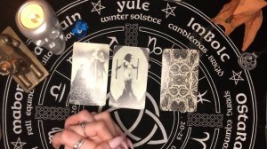 Расклад на картах Таро. Стоит ли уйти с нынешней работы? Найду ли я новую работу? ?