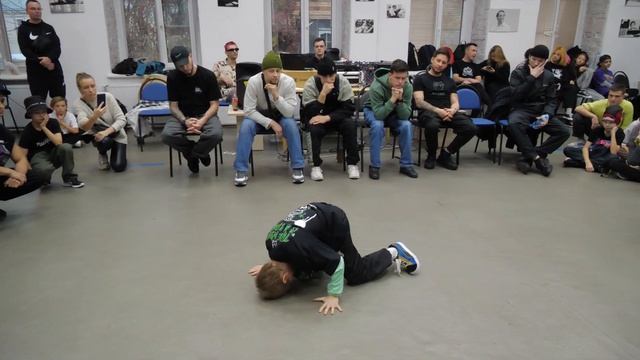 top16 до 9 лет bboy Айден vs Seva1 - "ALL OPTION" break dance battle