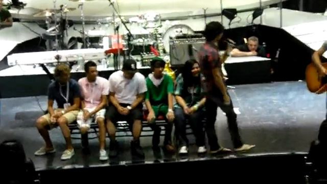 Jonas Brothers Soundcheck - Fresno, CA - 8/5/09 - PETER PAN! смотреть онлайн