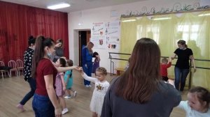 Танец с мамами на 8 Марта старшие группы