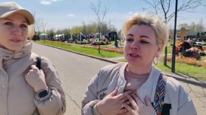 свежие цветы и подарки после дня даты памяти на могиле Юрия Шатунова / Троекуровское кладбище