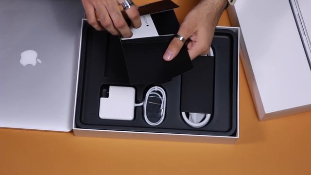 Apple MacBook Pro Unboxing (MF840HN/A) | What all does it pack? смотреть онлайн