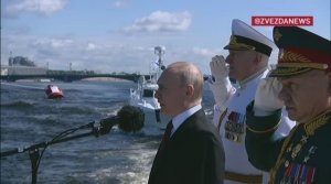 Путин поздравил экипажи кораблей-участников парада в Петербурге с Днем ВМФ