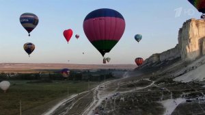 В Крыму у подножия знаменитой Белой скалы впервые проходит фестиваль воздухоплавания