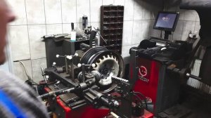 Шиномонтаж. Правка железного диска VW. Рихтовка колёсного диска, прокатка, ручная рихтовка.