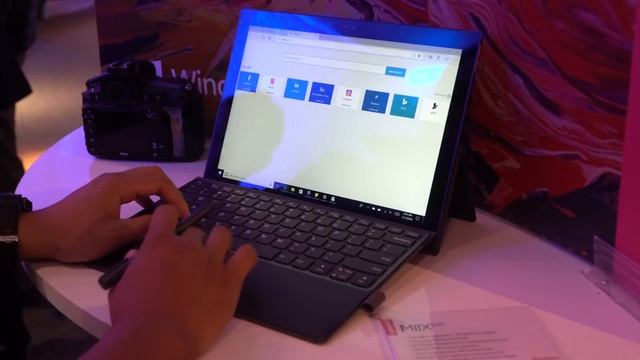 [CES18] Trên tay Lenovo Miix 630 chạy Snapdragon 835, cài GoTiengViet chạy ngon lành смотреть онлайн