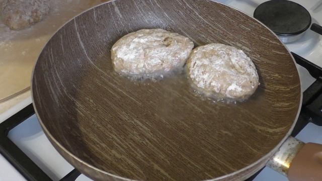 Вкусные домашние котлеты из свиного фарша с овощами. смотреть онлайн