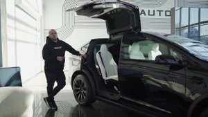 Обзор Tesla Model X Plaid, 2023