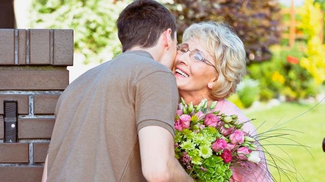 ТВОИ ГЛАЗА ПРИСНИЛИСЬ МНЕ- сл музыка исполняет песню Максим Кравецкий гитара смотреть онлайн