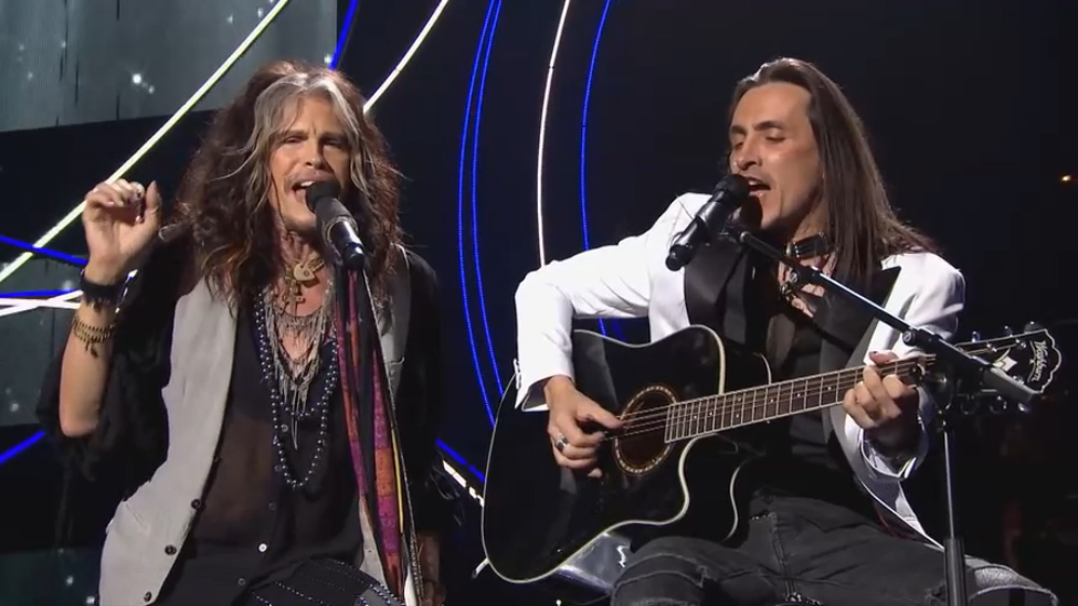 Steven Tyler & Nuno Bettencourt (Extreme) - "More than words" (Live 2015) смотреть онлайн