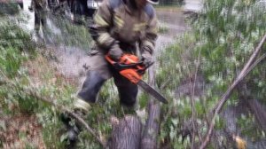 Пожарные и спасатели оказывают адресную помощь по ликвидации последствий циклона в Хабаровском крае