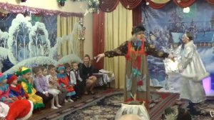 Хоровод. Танец Бабы - Яги и ее маленьких помощниц.