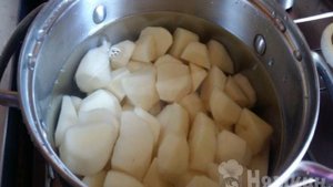 Картофельный суп с мясом, помидорами и сладким перцем