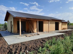 Монтаж стен из СИП, установка стропильных ферм, кровельное покрытие. п.Водино.