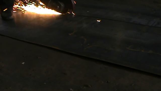 Хитрость старого слесаря. Как резать листовой металл болгаркой в 2 раза быстрее смотреть онлайн