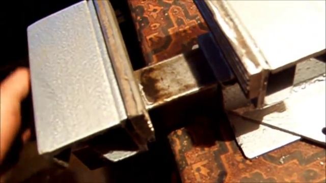 СЛЕСАРНЫЕ ТИСКИ СВОИМИ РУКАМИ . Homemade Vise смотреть онлайн