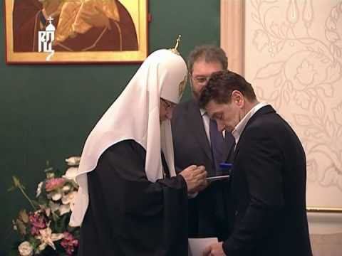 Патриарх Кирилл наградил Сергея Маковецкого