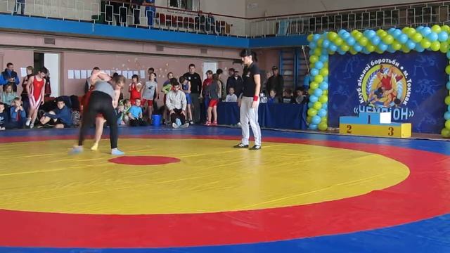 Вольная борьба г.Токмак, клуб чемпион 14.10.2017 (ковер В) смотреть онлайн