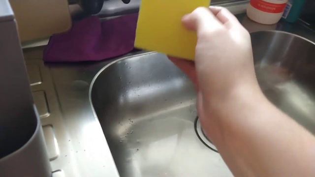 COMO AMACIAR ESPONJA DE LOUÇA NOVA ? |menos abrasiva pronta pra uso| смотреть онлайн
