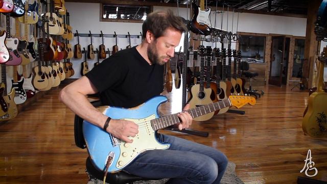 Fender Custom Shop '59 Stratocaster in Lake Placid Blue смотреть онлайн