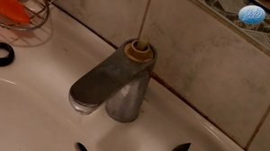 Ремонт смесителя: замена картриджа.