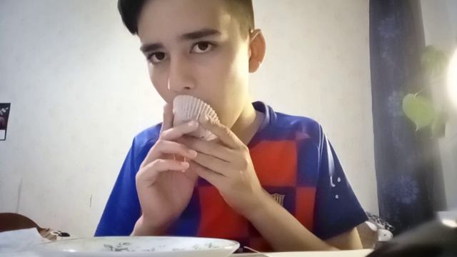 Едим разные виды десертов! смотреть онлайн