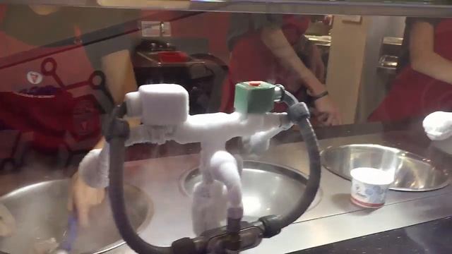 Мороженое на Жидком Азоте! Как делают его в США? Ice Cream LIQUID NITROGEN [#54] смотреть онлайн