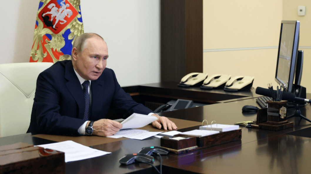 Путин провел встречу с главами Новосибирской и Амурской областей