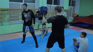 Рукопашный бой. Отработка ударов и приемов на лапах