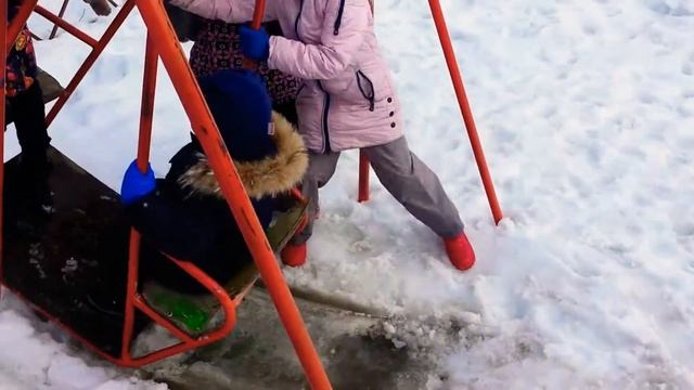 Люблю качаться на качелях ! )))? двойные качели ! ?