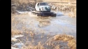 Болотоход Ока на гусеницах.