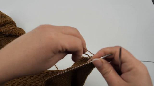 Как укоротить вязаное изделие ✂ How to shorten knitwear смотреть онлайн