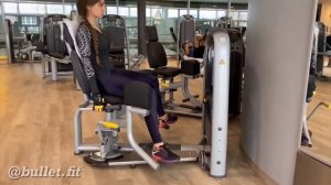 разведение ног в тренажере, средняя ягодичная и малая ягодичная