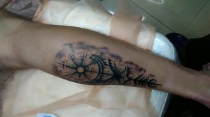 Рунический узор на ноге. татуировка. Севастополь