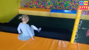 Sky park. Идем в детский развлекательный центр с батутами, горками, бассейном из шариков