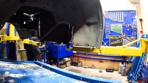 Восстановление Toyota Crown - вывезли кузов и сняли навесное с рамы.