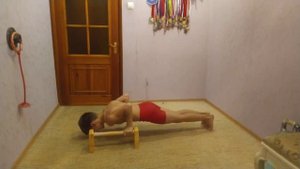 Отжимания в прыжке. Jump push-ups.