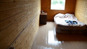 Уборка в комнате на даче