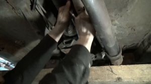 Мерседес 123 3 л дизель, снимаем двигатель.