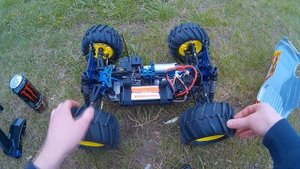 бюджетный rc монстр трак от hsp 1/8 tornado e-9 94083