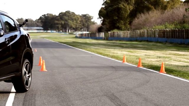 VW T-Cross, EcoSport, Renegade, 2008, Kicks, Cactus, HR-V, Kona, Tiggo3 y H2 - Test Drive смотреть онлайн