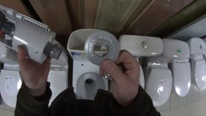 Как заменить арматуру в сливном бачке унитаза.