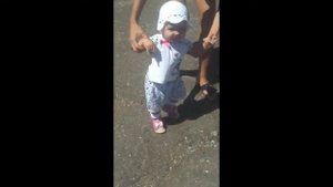 ребенок учиться ходить 8 месяцев , как научить ребенка ходить