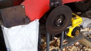 Измельчитель веток, с дополнительным маховиком.