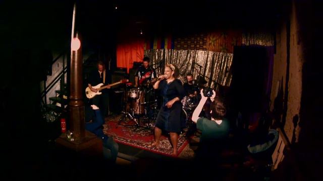 LA FILLE D'ERNEST - La vie na très belle смотреть онлайн